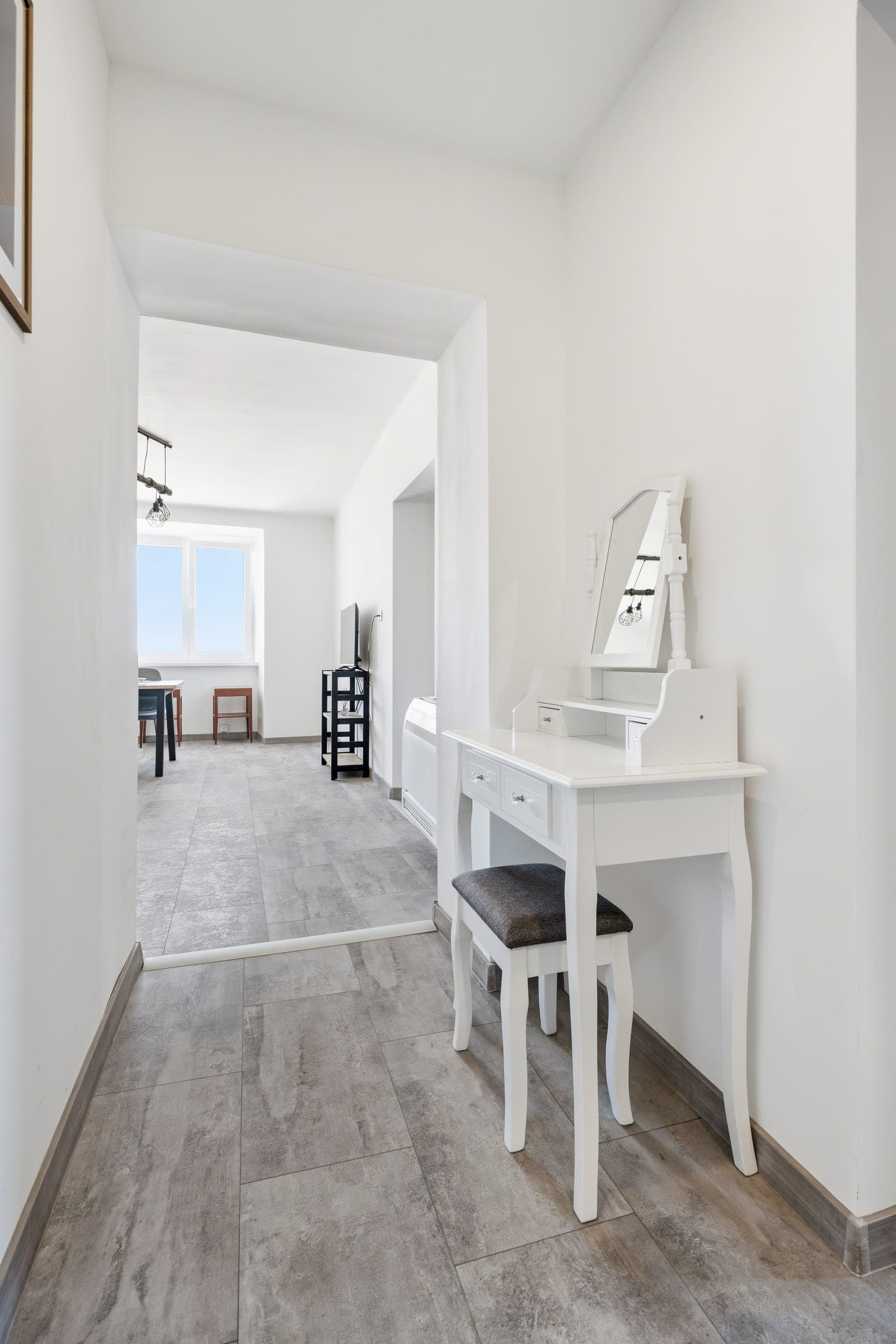 Room suite with dressing table