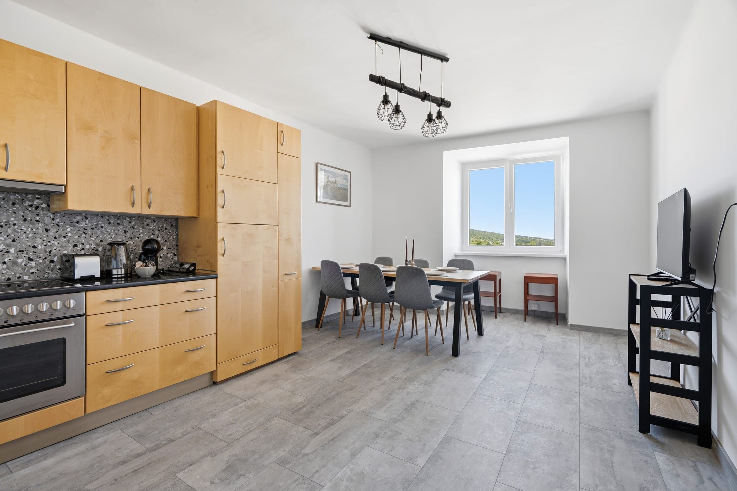 Living & Kitchen