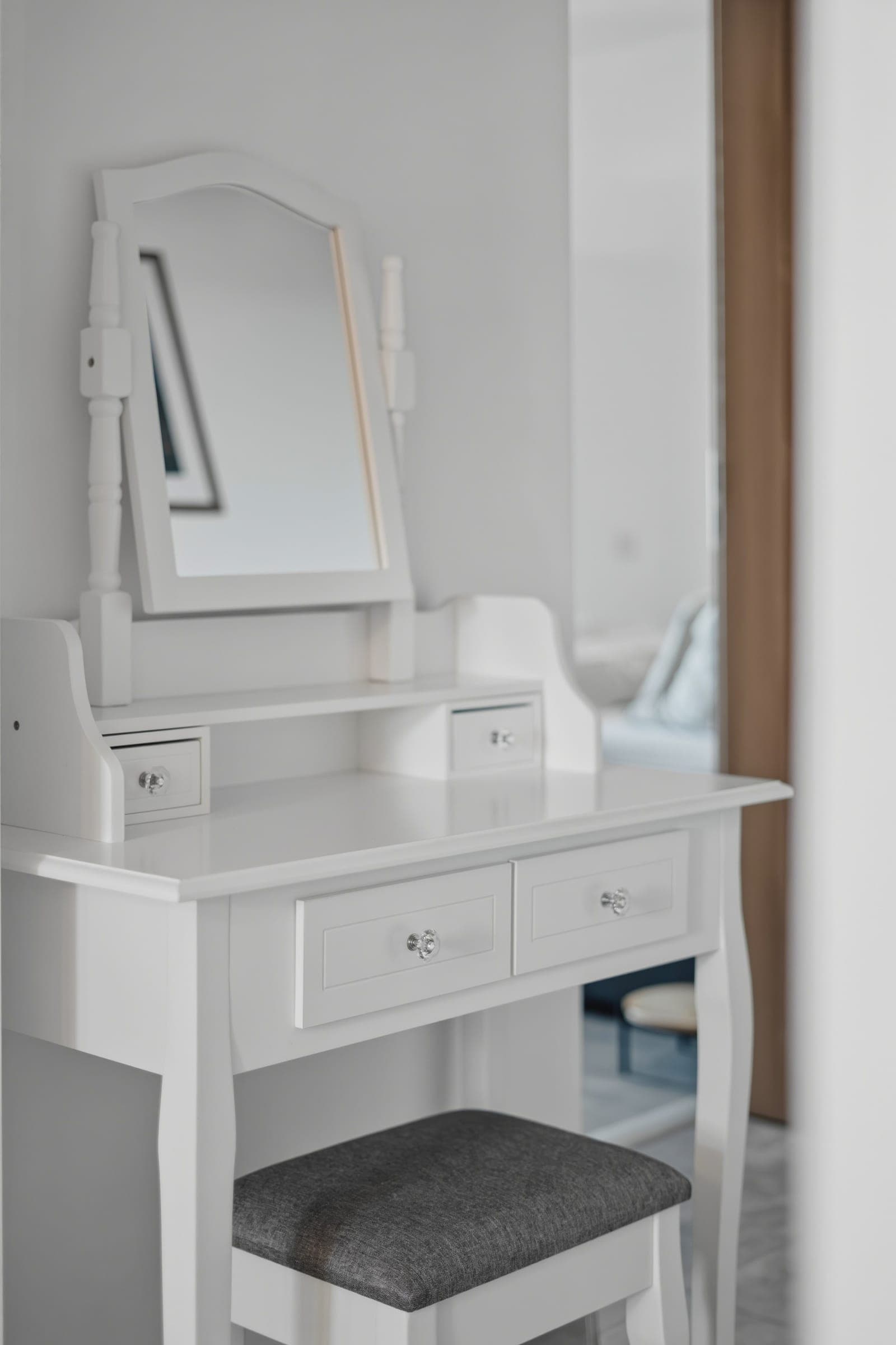 Dressing table detail